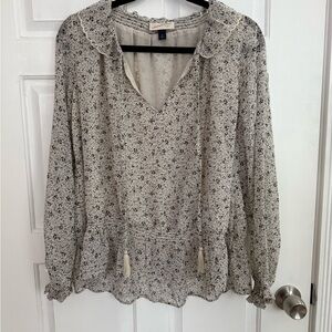 Universal Thread Cream and Black Floral Blouse